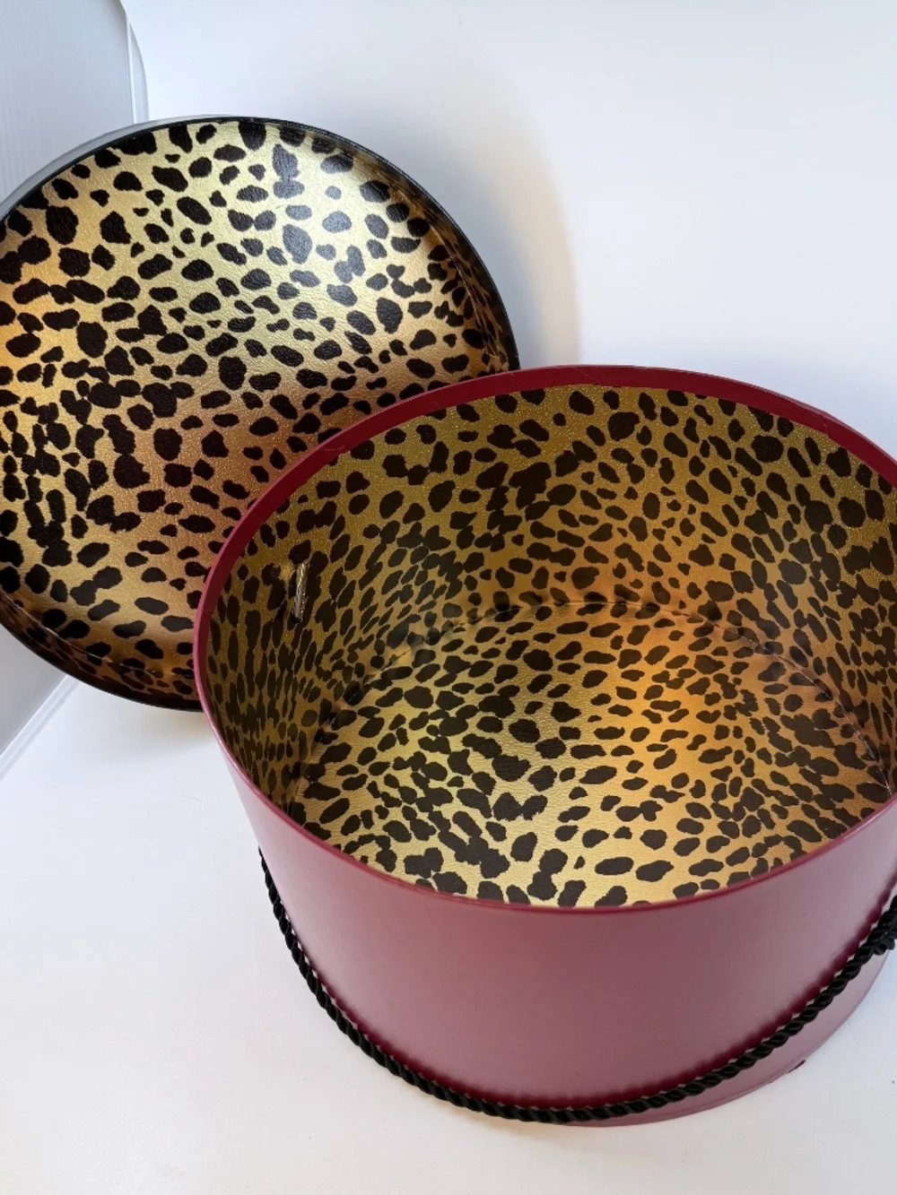 Vintage 1950's Peck and Peck Leopard lined Hatbox